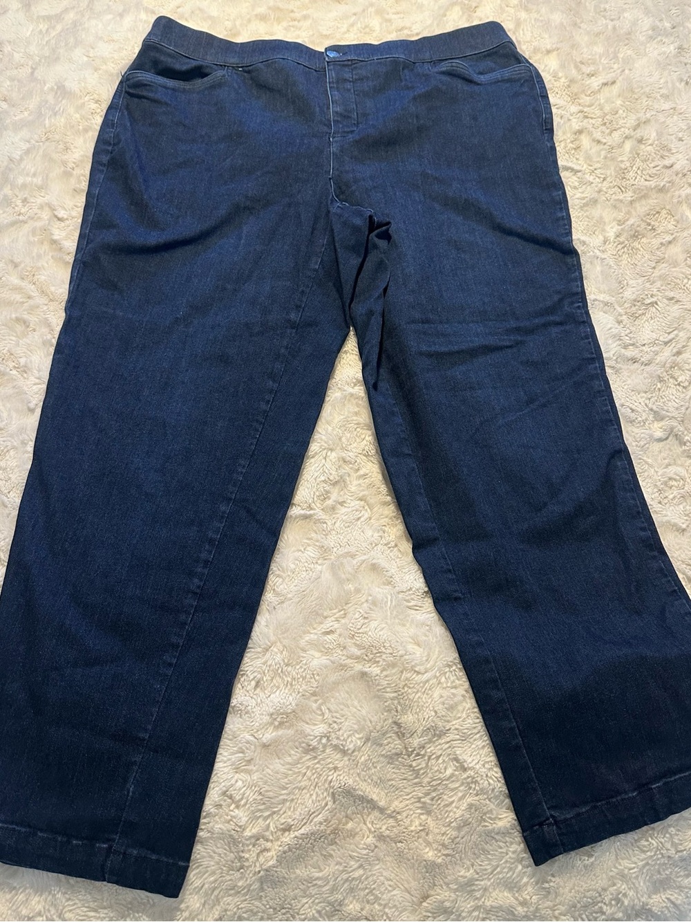 Women’s intro Classic Dark Blue Jeans! Stretch! Zip button closure!